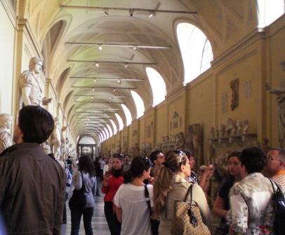 Vatican Crowds in gallery of the Ancients