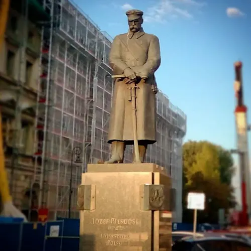 Instagram-warsaw-poland-_timthetourmansayer