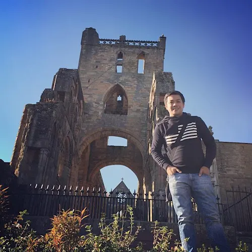 Instagram-Jedburgh-Abbey-Scotland-_yel_esca