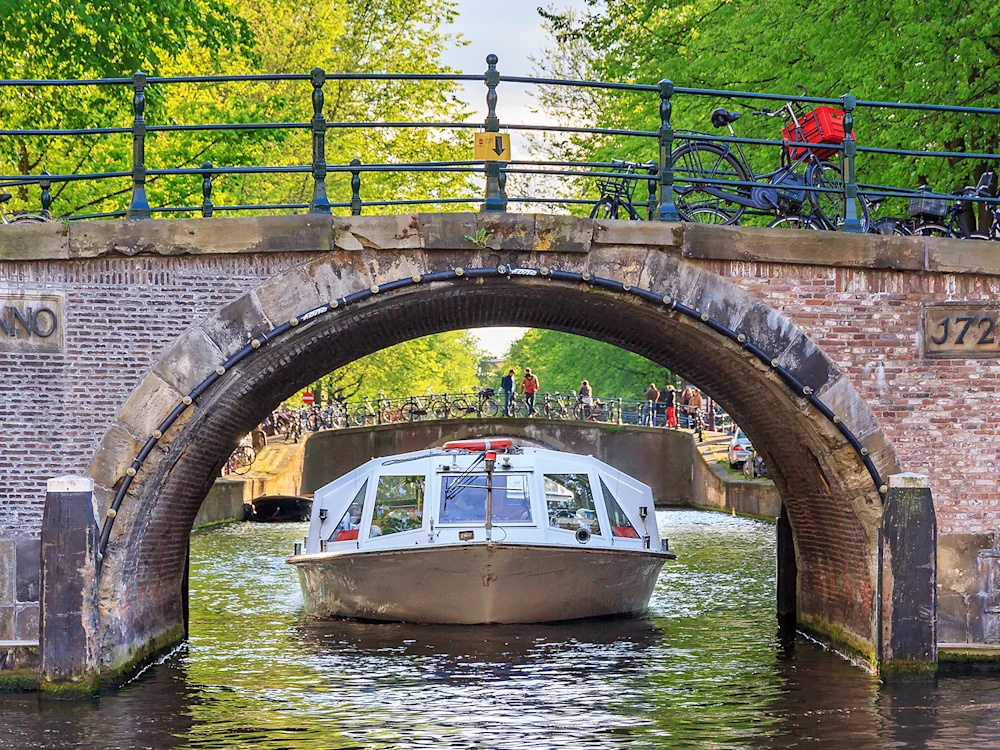 Amsterdam-Canal-Cruise-Netherlands-swiper-hero-gallery