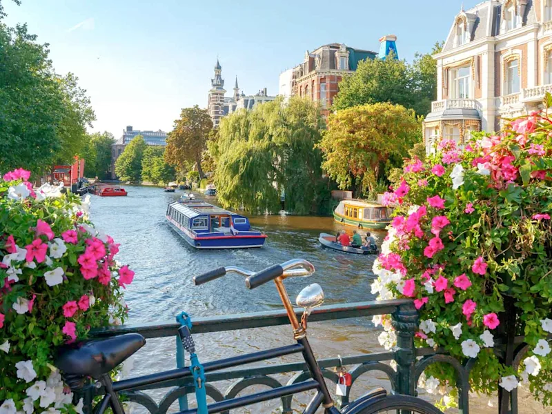 Amsterdam-flowers-canal-boat-cruise-summers-day
