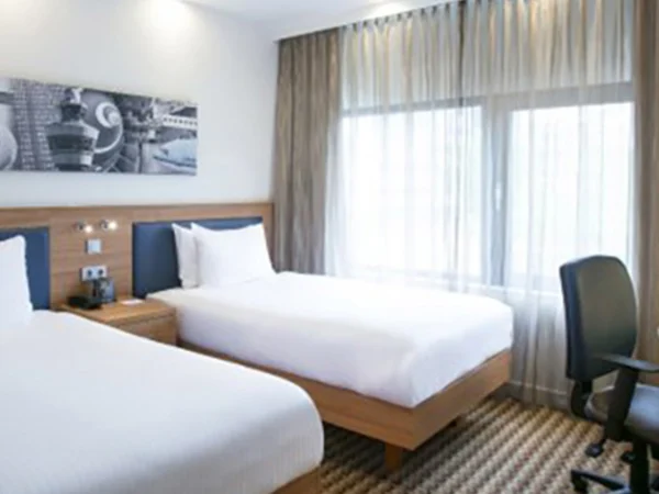 Amsterdam-hampton-by-hilton-amsterdam-twin-room