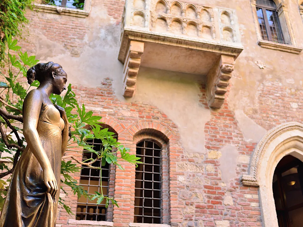 balcony-juliet-house-verona-Italy-swiper-hero-gallery