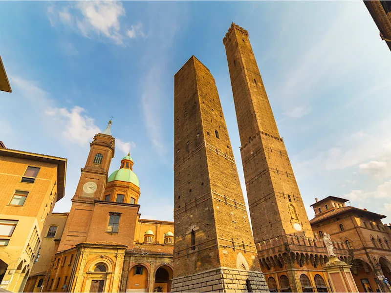 Bologna-Torre-degli-Asinelli-Italy