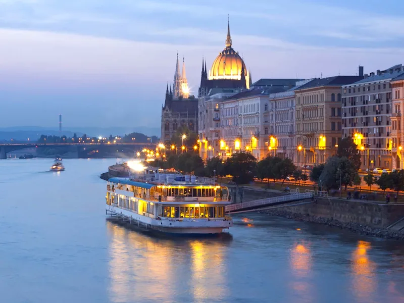 budapest-danube-evening-cruise-croatian-eastern-delights-day-9
