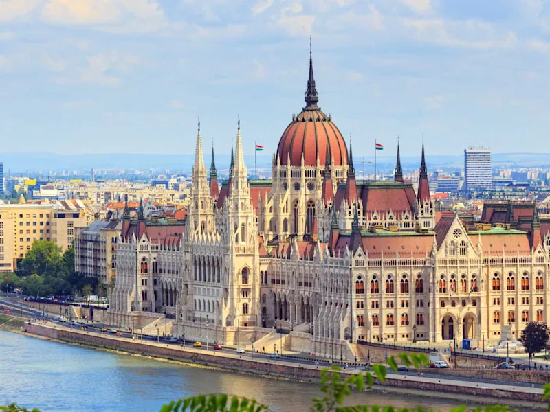 budapest-hungarian-parliament-building-famous-landmark