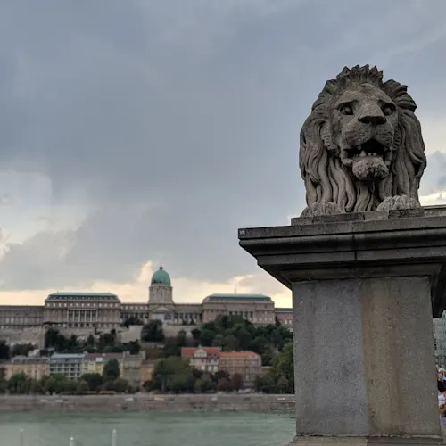 chain-bridge-budapest-hungary-instagram-_expatexplore