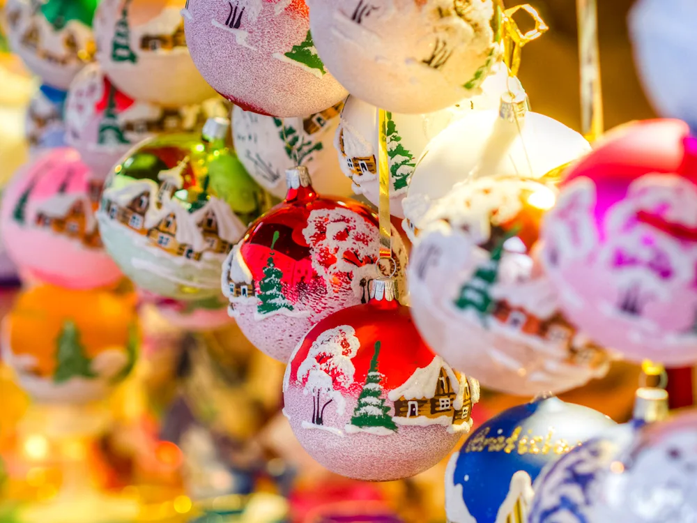 christmas-market-europe-snow-christmas-ball-swiper-hero-gallery