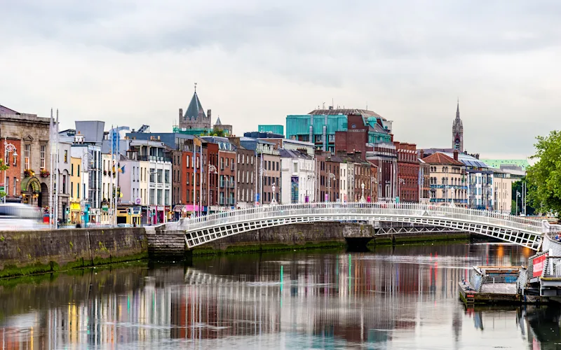 Discover Dublin on a driving tour