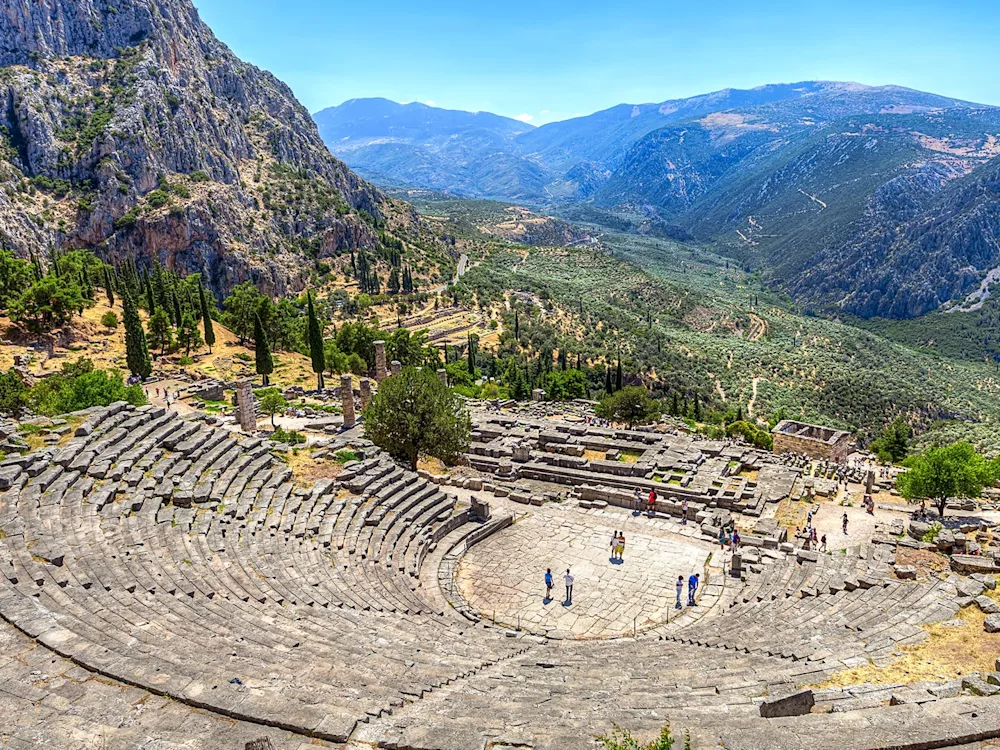 greece-ancient-ruins-of-Delphi