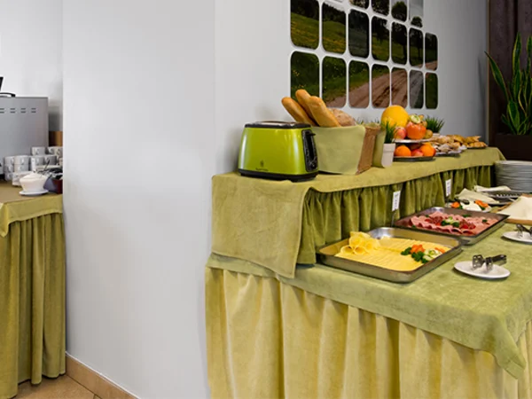 Green-Vilnius-Hotel-breakfast