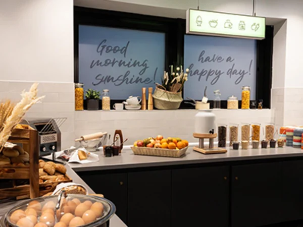 harrys-xl-hotel-breakfast