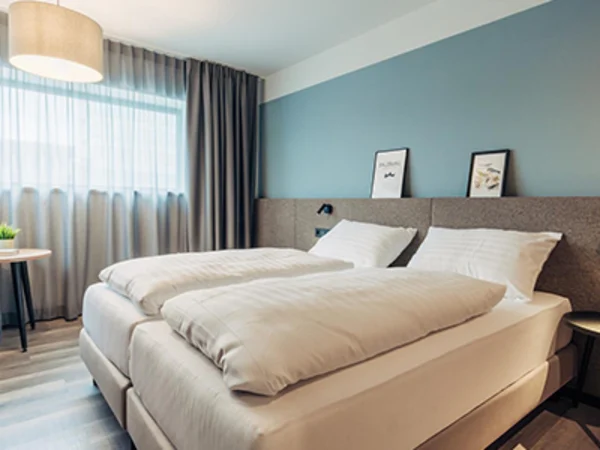 harrys-xl-hotel-room