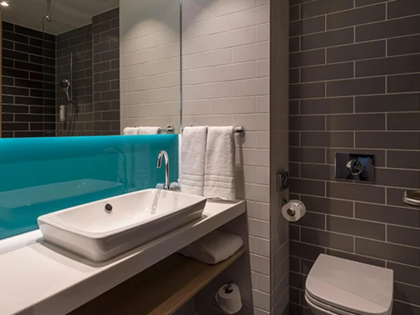 holiday-inn-express-kriens-bathroom