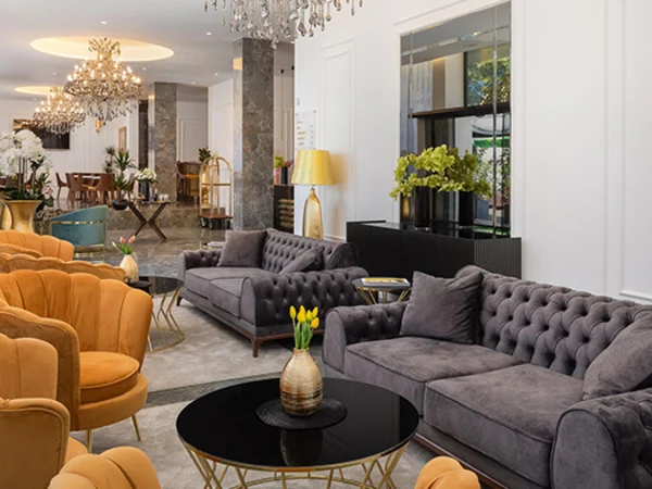 Hotel-Corner-Split-lobby