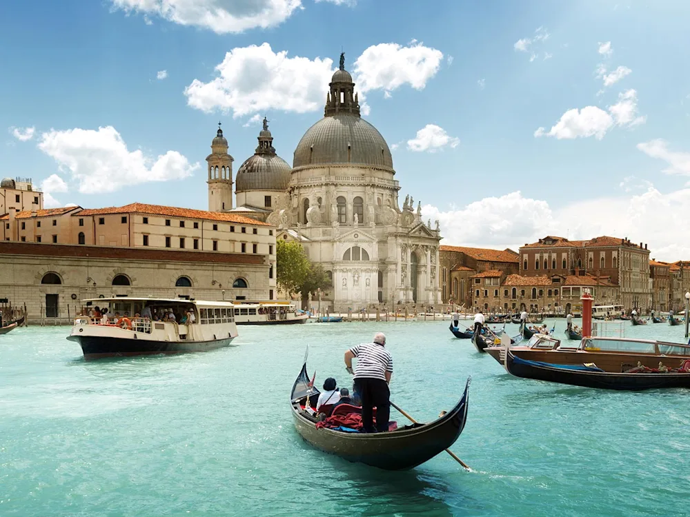 Italy-Venice-gondola-view