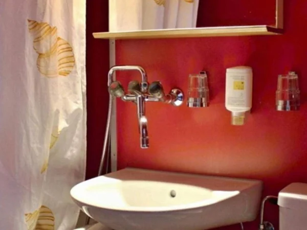 Jungfrau-Region-hotel-alpina-kandersteg-bathroom