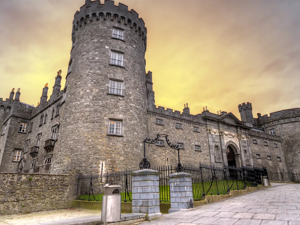kilkenny-castle-ireland-swiper-hero-gallery
