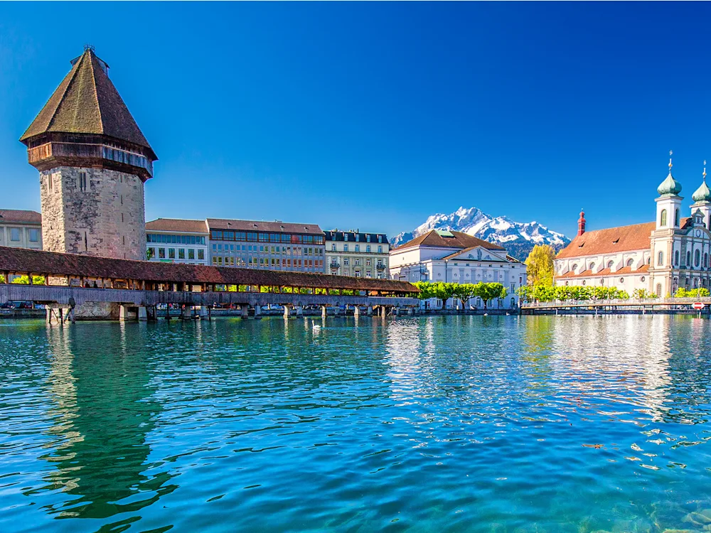 Lucerne-Chapel-Bridge-Switzerland-swiper-hero-gallery