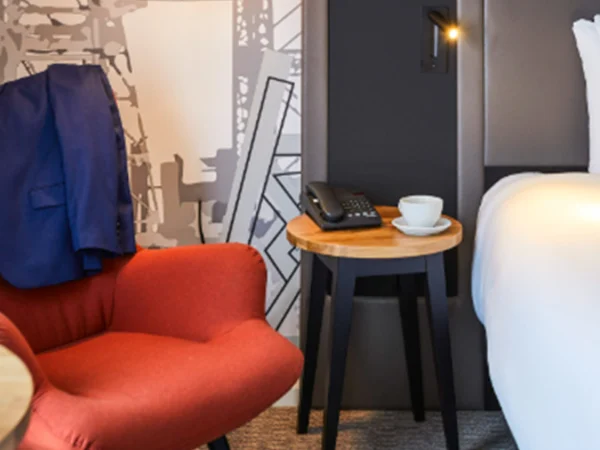 Mercure-Cardiff-North-Hotel-room