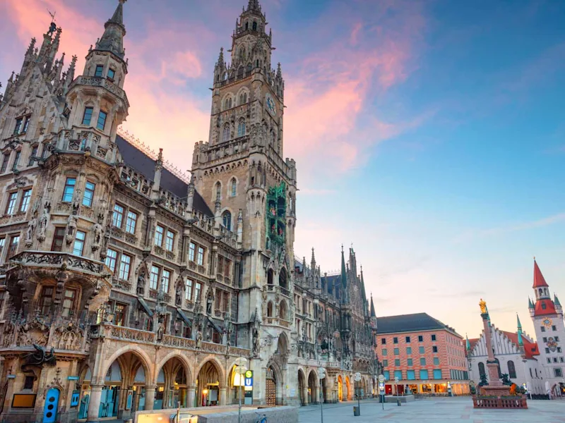 munich-cityscape-image-marien-square-western-adventure-day13