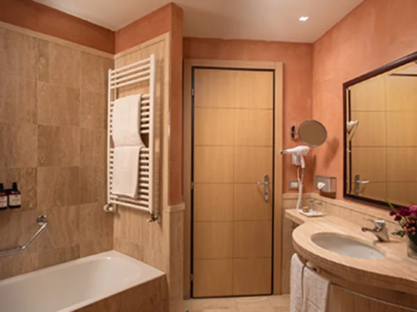 NH-bologna-villanova-bathroom