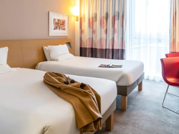 novotel-edinburgh-park-room