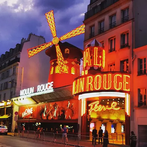 Paris-Moulin-Rouge-_scouserontour