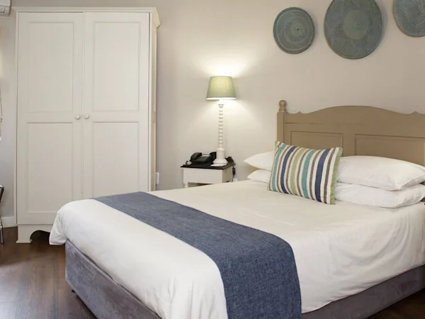 Protea-Hotel-by-Marriott-Oudtshoorn-Riempie-Estate-bedroom