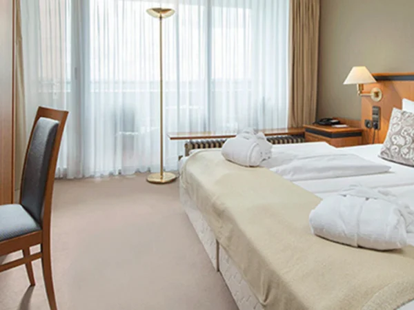 Rhine-Valley-Wyndham-Garden-Koblenz-Hotel-bedroom