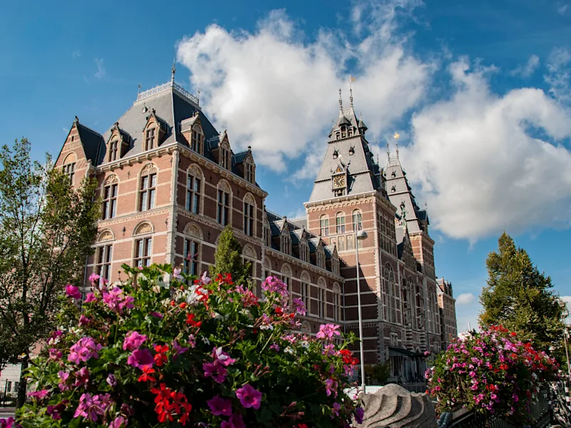 Rijksmuseum-Amsterdam-Netherlands-spring-flowers