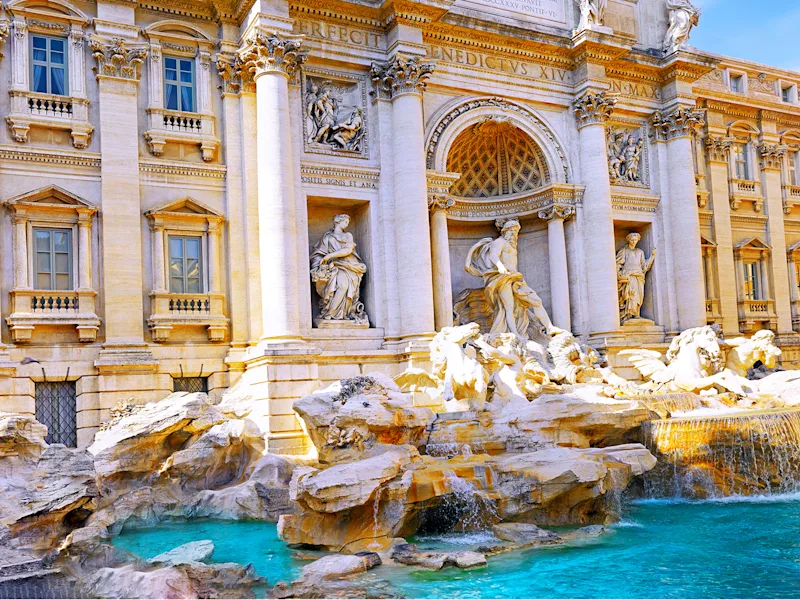 Rome-Trevi-Fountain-Italy-in-sun