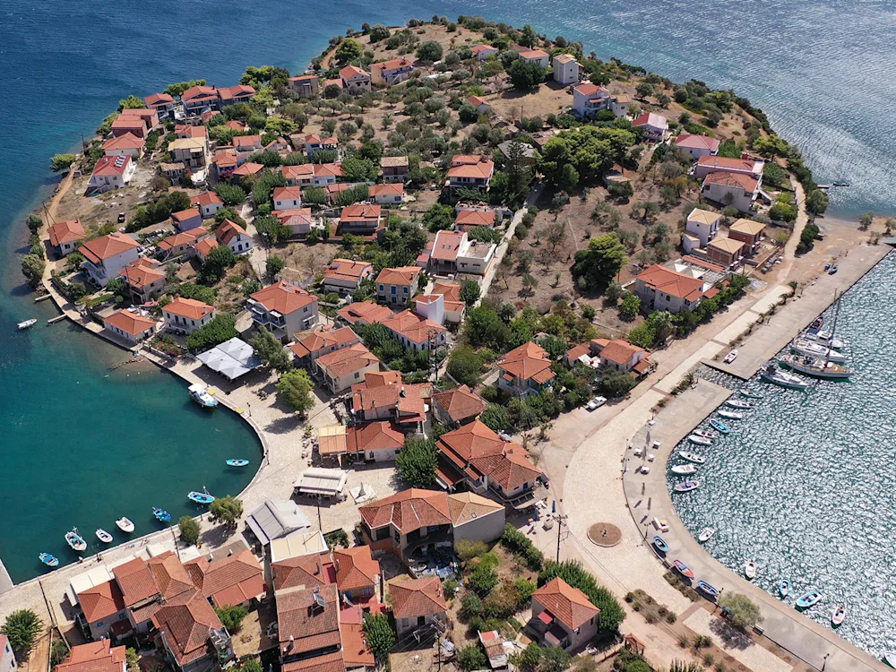 trizonia-island-corinthian-gulf-greece-swiper-hero-gallery