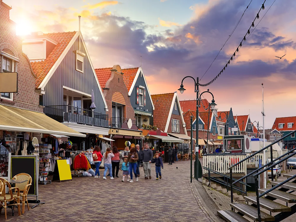 Volendam-village-netherlands-swiper-hero-gallery