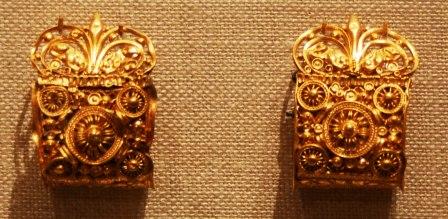 Etruscan gold earrings, New York Met